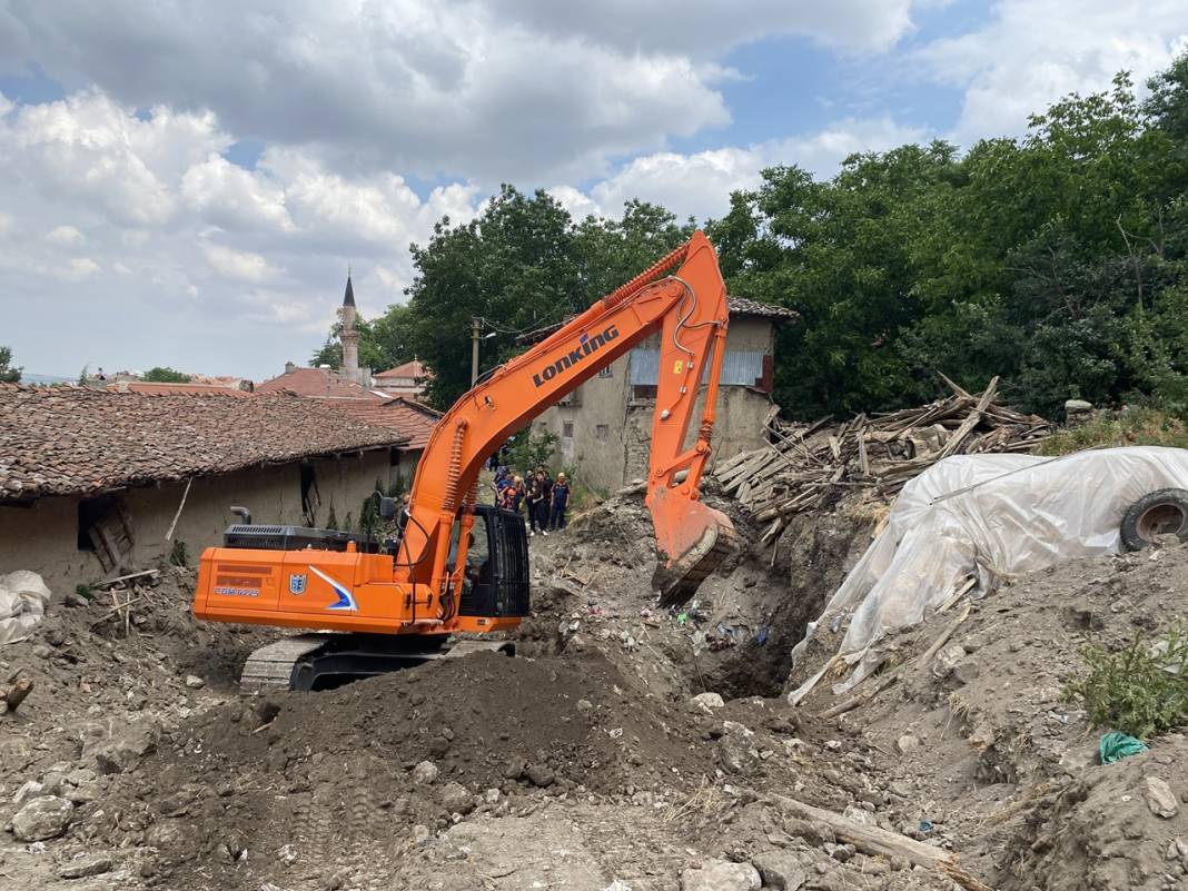 Define ararken hayatını kaybetti! 3 kere toprağın altına girdi 5